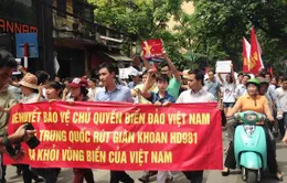 Người dân phản đối hành động của Trung Quốc ở biển Đông