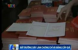 Triệt phá đường dây làm bằng giả lớn tại Hà Nội