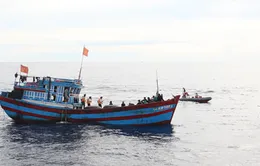 Cảnh sát Biển chống buôn lậu xăng dầu trên tuyến biển