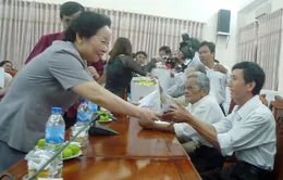 Phó Chủ tịch nước thăm và tặng quà gia đình chính sách tại huyện Côn Đảo