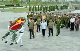 Bộ trưởng Trần Đại Quang thăm và tặng quà nhân ngày Thương binh Liệt sỹ tại Ninh Bình