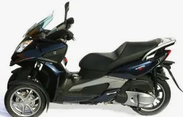 Quadro 350S: Đối thủ xứng tầm của Piaggio MP3