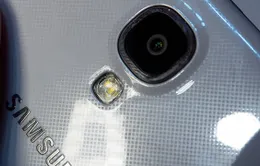 Samsung đã bắt đầu "ngán" vỏ polycarbonate?