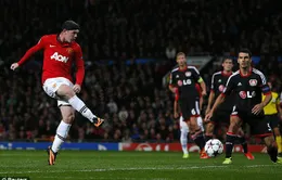 Rooney cán mốc 200 bàn thắng nhờ may mắn?