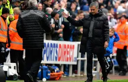 Chelsea thua sốc, Mourinho nhận trách nhiệm