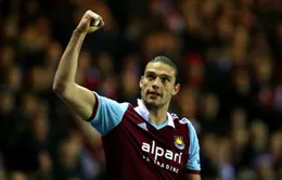 "Hàng hớ" ủng hộ Liverpool lên ngôi tại Premier League