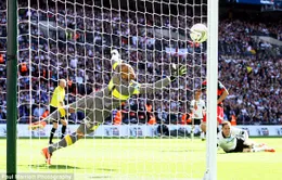 Bobby Zamora ghi bàn thắng trị giá 134 triệu bảng giúp QPR trở lại Premier League