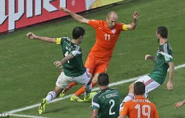 Robben thừa nhận cố tình nằm sân kiếm phạt đền