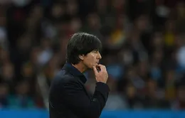 HLV Joachim Loew bóng gió chê bai bộ đôi Mertesacker - Boateng