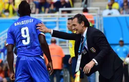 HLV Prandelli chê bai trò cũ: Balotelli bị "ảo tưởng sức mạnh"