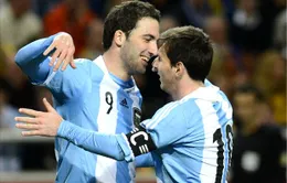 Higuain phủ nhận bị Messi lôi kéo về Barcelona