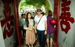 Tài tử xứ Hàn cùng Ngô Thanh Vân dạo phố Hà Nội
