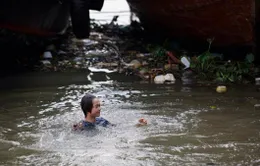 Vừa đi vừa khóc: Ngắm Minh Hằng nhí nhố ở hậu trường
