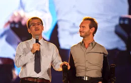 Xem Nick Vujicic tiếp lửa cho nghị lực Việt tỏa sáng