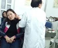 Xử trí côn trùng chui vào tai