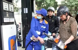 Thuế xăng giảm còn 18% 