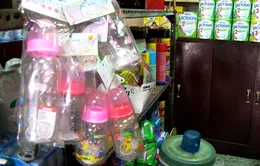 Cẩn trọng với bình sữa bằng nhựa siêu rẻ