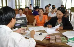 Nghịch lý lãi suất ưu đãi hộ nghèo cao hơn lãi suất thương mại