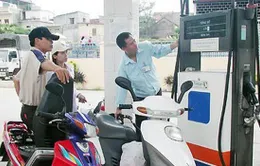 Lãi lớn, xăng dầu lại tăng chiết khấu cho đại lý