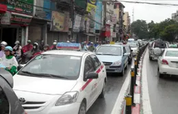 Taxi "chạy rỗng", mỗi ngày lãng phí 3 tỷ đồng tiền xăng