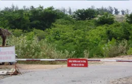 Dự án "ì ạch", ngư dân phải "mượn" đường ra biển