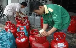 Giá gas ở TP.HCM giảm 8.000 đồng bình 12kg 