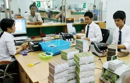 Khuyến khích tổ chức nước ngoài mua cổ phần ngân hàng yếu kém