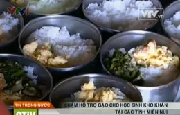 Học sinh miền núi “mòn mỏi” chờ gạo hỗ trợ