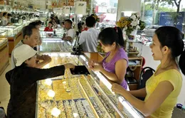 Nhộn nhịp mua vàng cầu may ngày Thần Tài