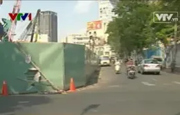 Rào chắn bất hợp lý, xe bus ép chết người đi đường