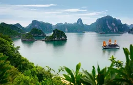 Vịnh Hạ Long được giới thiệu là vịnh đẹp nhất thế giới 