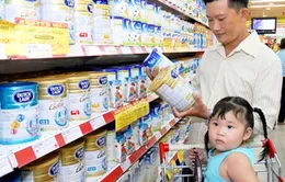 Siêu thị bắt đầu vào cuộc giảm giá sữa