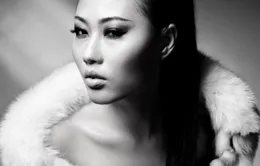 Quán quân VNTM 2012 quyến rũ trong bộ ảnh đen trắng
