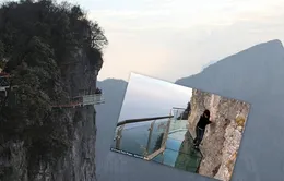 Rùng mình ngắm cảnh trên cây cầu trong suốt