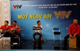 Một ngày với VTV: Dí dỏm công việc “người nhà Đài”