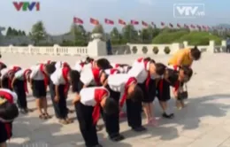 Học sinh Bình Nhưỡng thành kính viếng lãnh tụ tại cung Mặt trời Kumsusan