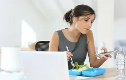 Thói quen xấu "bóp nghẹt" dạ dày dân công sở