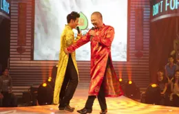 Đức Hùng, Nguyên Khang mặc áo dài nhảy nhót