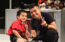Thí sinh “Vào bếp là chuyện nhỏ” vừa nấu ăn vừa trông em bé 