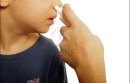 Thuốc nhỏ mũi cho trẻ nhỏ: Dùng thế nào cho đúng?