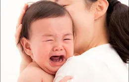 Tránh dỗ dành khi trẻ khóc đêm