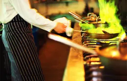 Xử trí kịp thời với đám cháy dầu mỡ khi nấu ăn