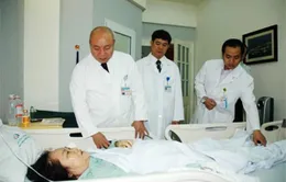 Điều trị xẹp đốt sống bằng "bơm xi măng qua bóng"