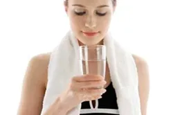 Tránh nguy cơ mất nước mùa nắng nóng 