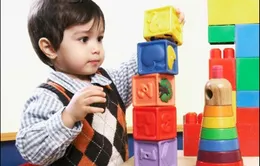 Cha mẹ làm gì để khuyến khích trí thông minh của trẻ?