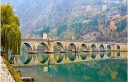 Cầu Drina nổi tiếng được trả lại "tấm áo" ban đầu