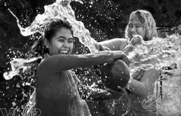 Dung dị hình ảnh "Phụ nữ và cuộc sống" 