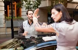 Chồng cáu giận vô cớ do stress - Làm sao đây?