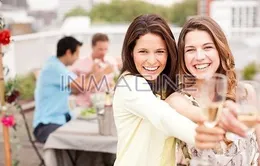 Chồng không thích tụ họp bạn bè
