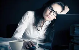 Làm việc nhiều, lương cao nhưng... già nhanh